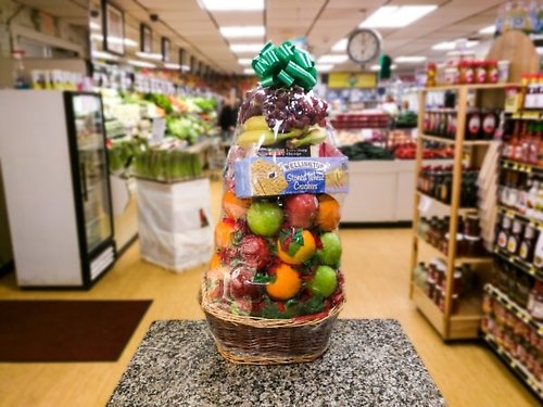 Cracker, Cheese, Fruits &#038; Candy Basket